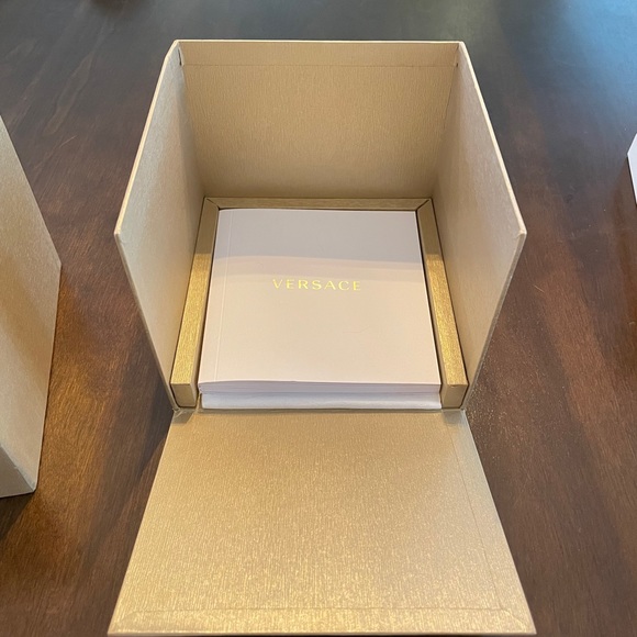 Versace Watch - Picture 2 of 5